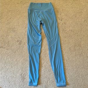 Buffbunny linx leggings in color Alaska 
Size small